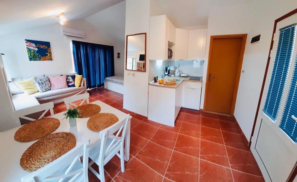 Apartments Barbaresko Lumbarda Bagian luar foto