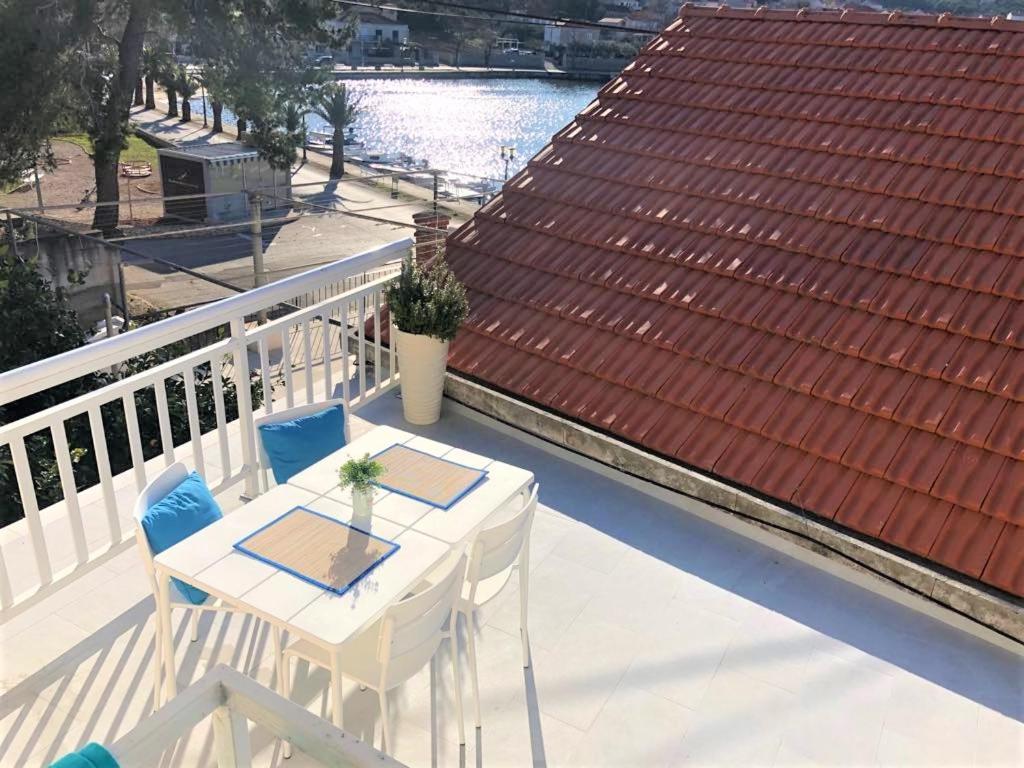 Apartments Barbaresko Lumbarda Bagian luar foto