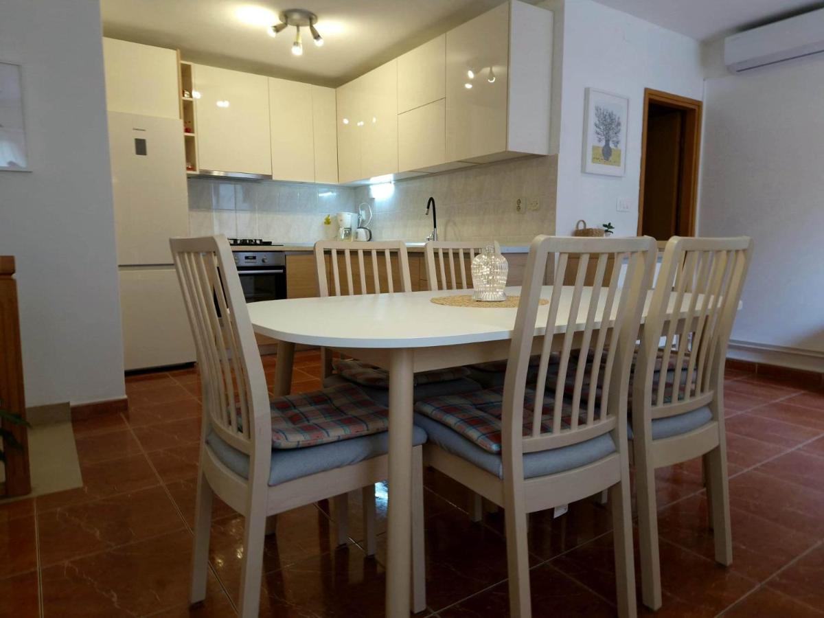 Apartments Barbaresko Lumbarda Bagian luar foto