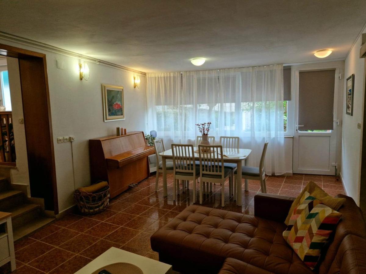 Apartments Barbaresko Lumbarda Bagian luar foto