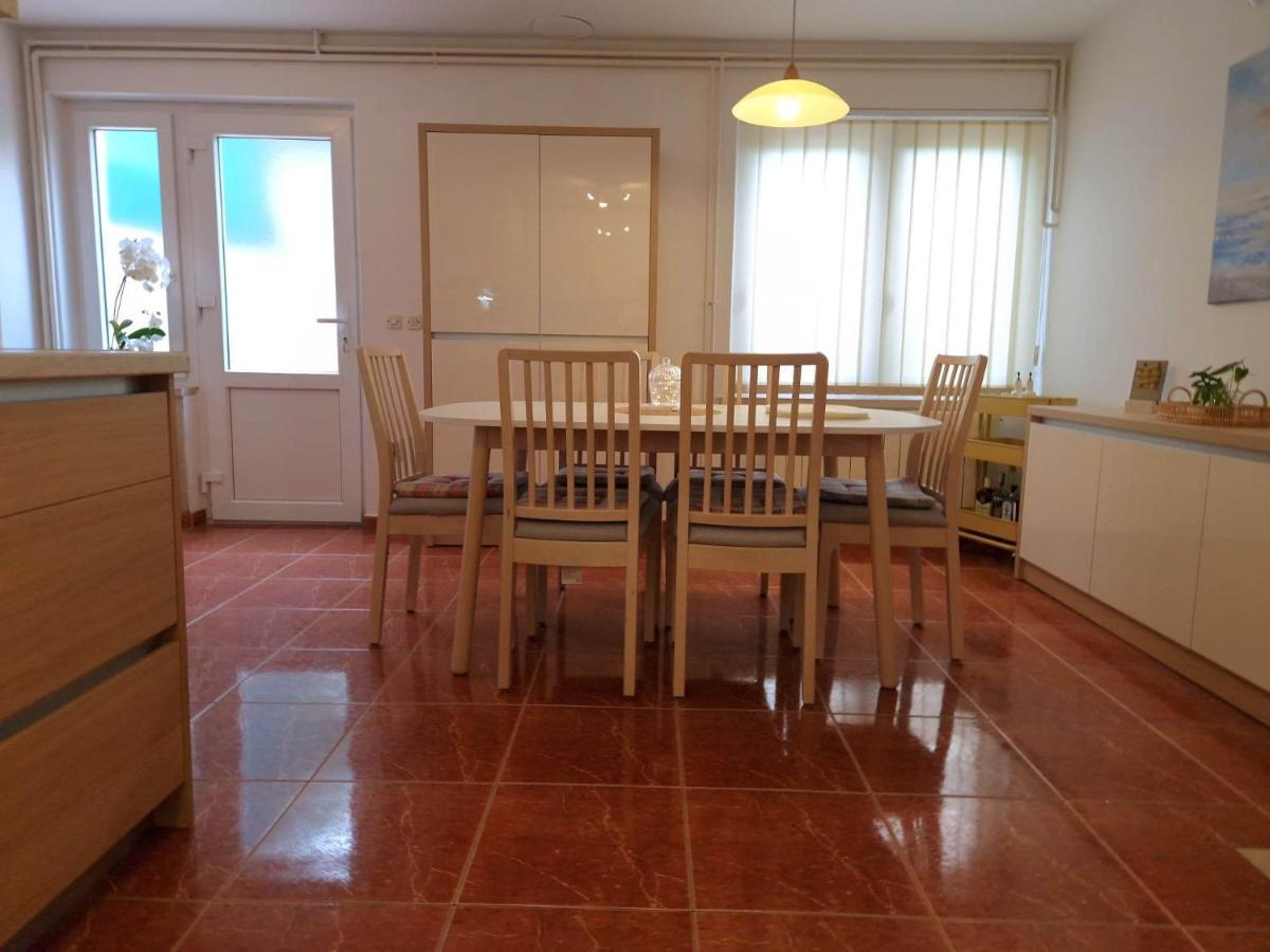 Apartments Barbaresko Lumbarda Bagian luar foto