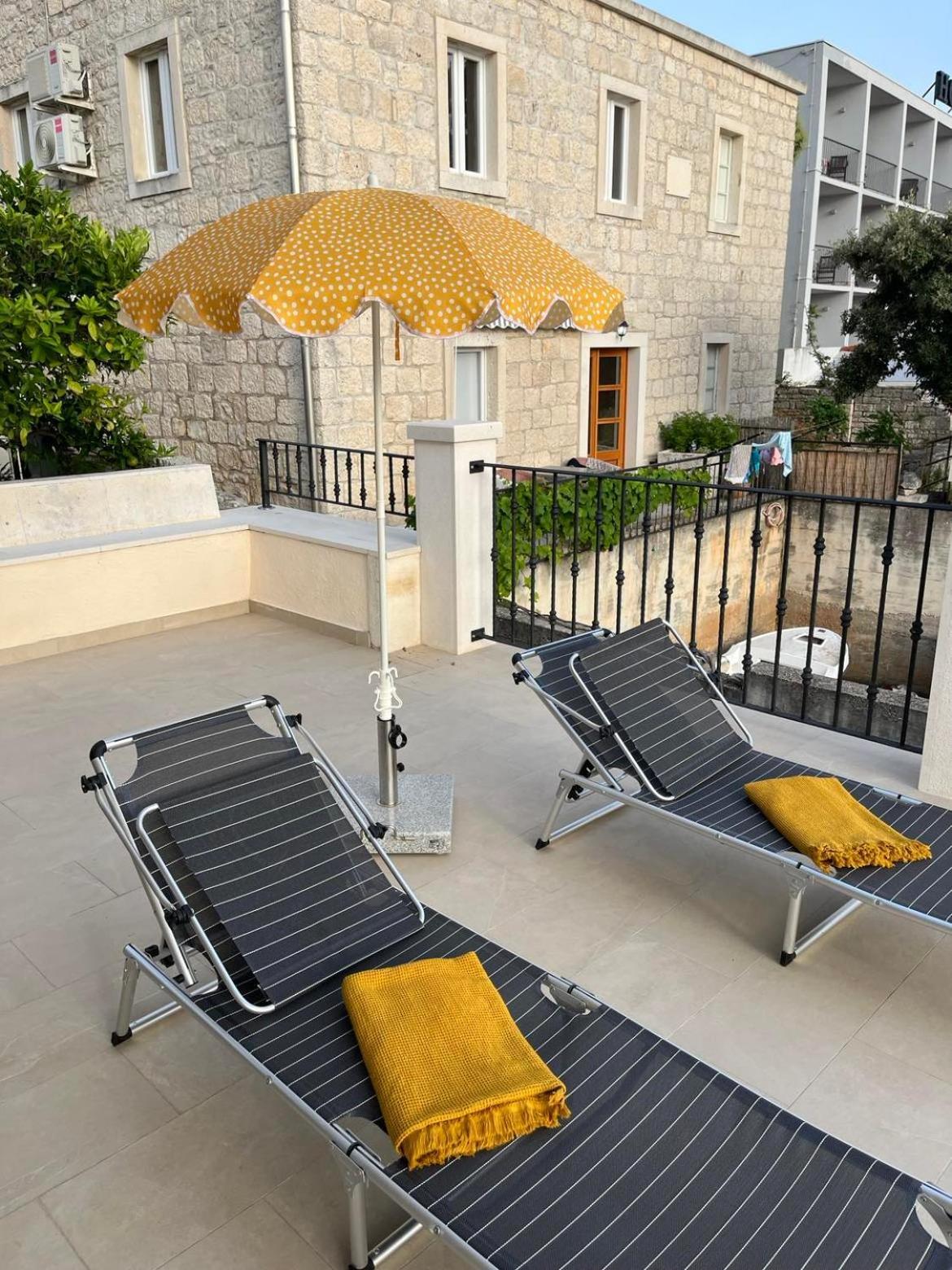 Apartments Barbaresko Lumbarda Bagian luar foto