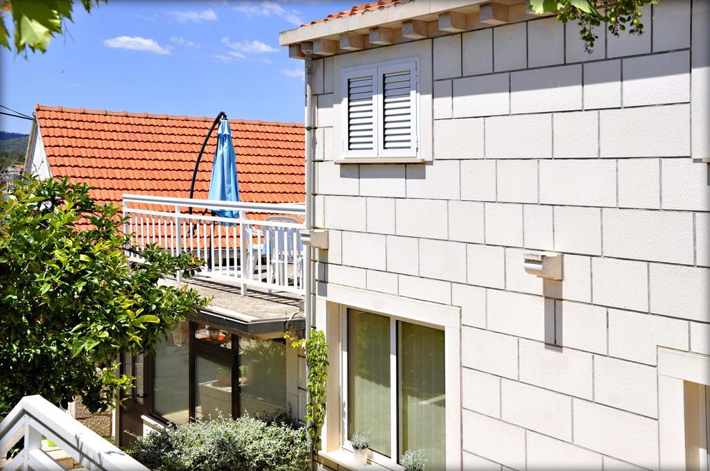Apartments Barbaresko Lumbarda Bagian luar foto