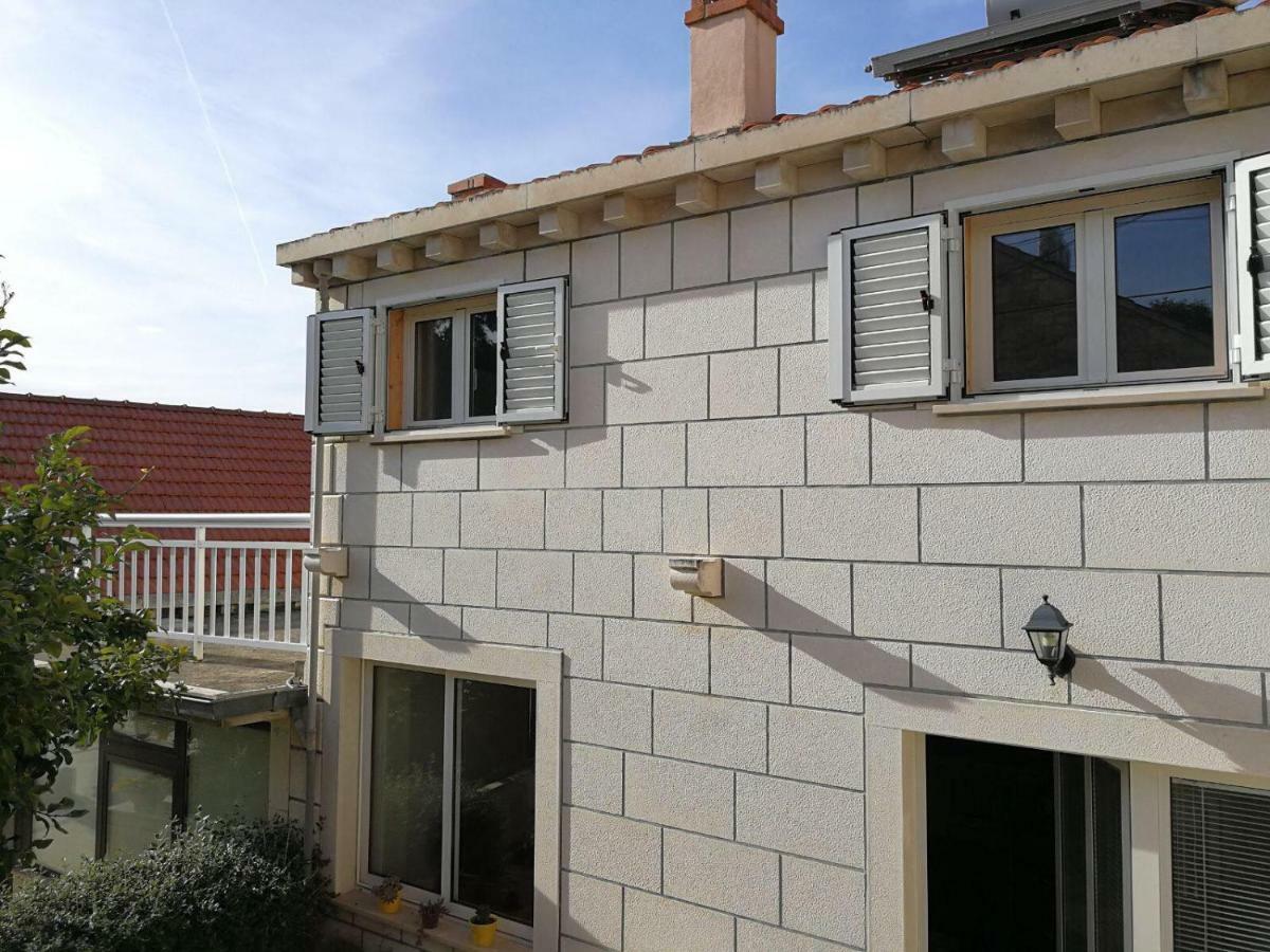 Apartments Barbaresko Lumbarda Bagian luar foto